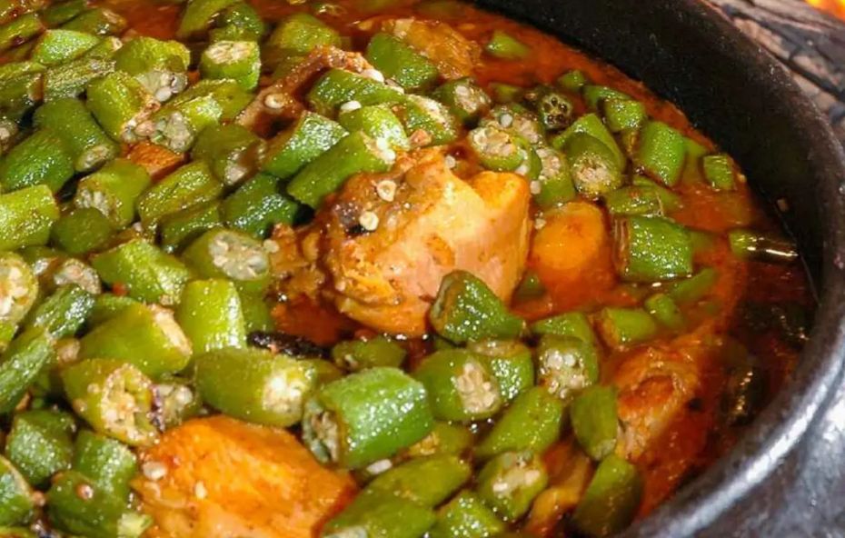 Frango Caipira com Quiabo