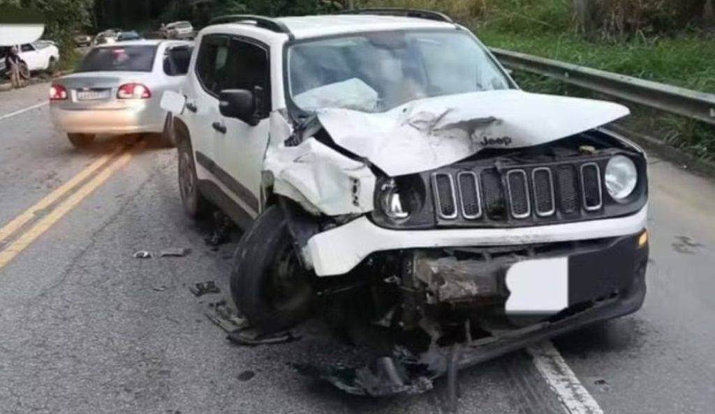 Colisão grave na RJ-127 deixa dois homens feridos e mobiliza resgate na altura do km 301