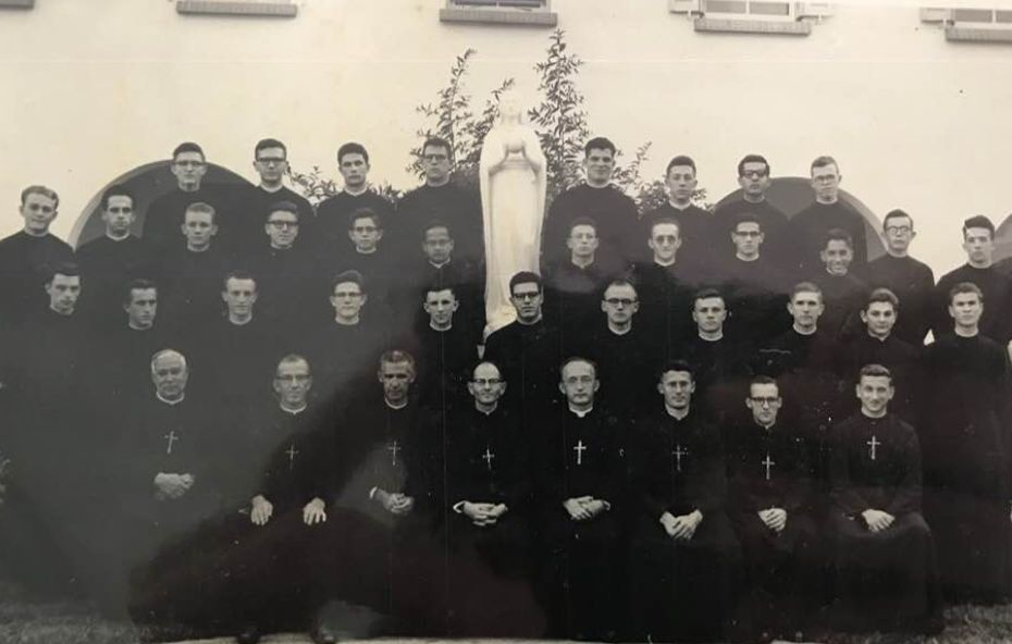 Irmãos Maristas em sua sede de Mendes.