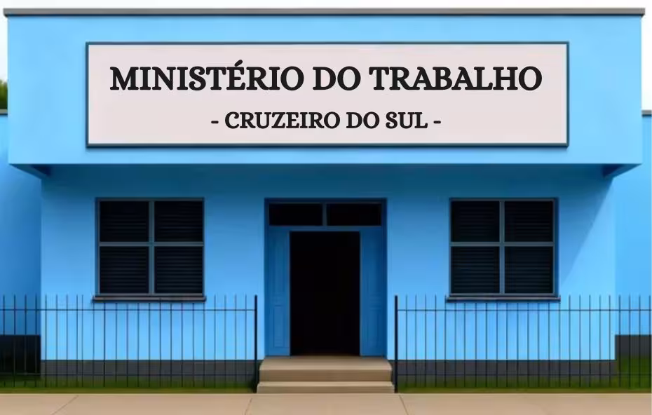 Fachada de um prédio azul claro com uma placa branca central contendo a inscrição Ministério do Trabalho Cruzeiro do Sul em letras pretas maiúsculas, exibindo duas janelas escuras e uma porta de entrada centralizada com pequenos degraus de acesso protegidos por uma grade de ferro preta.
